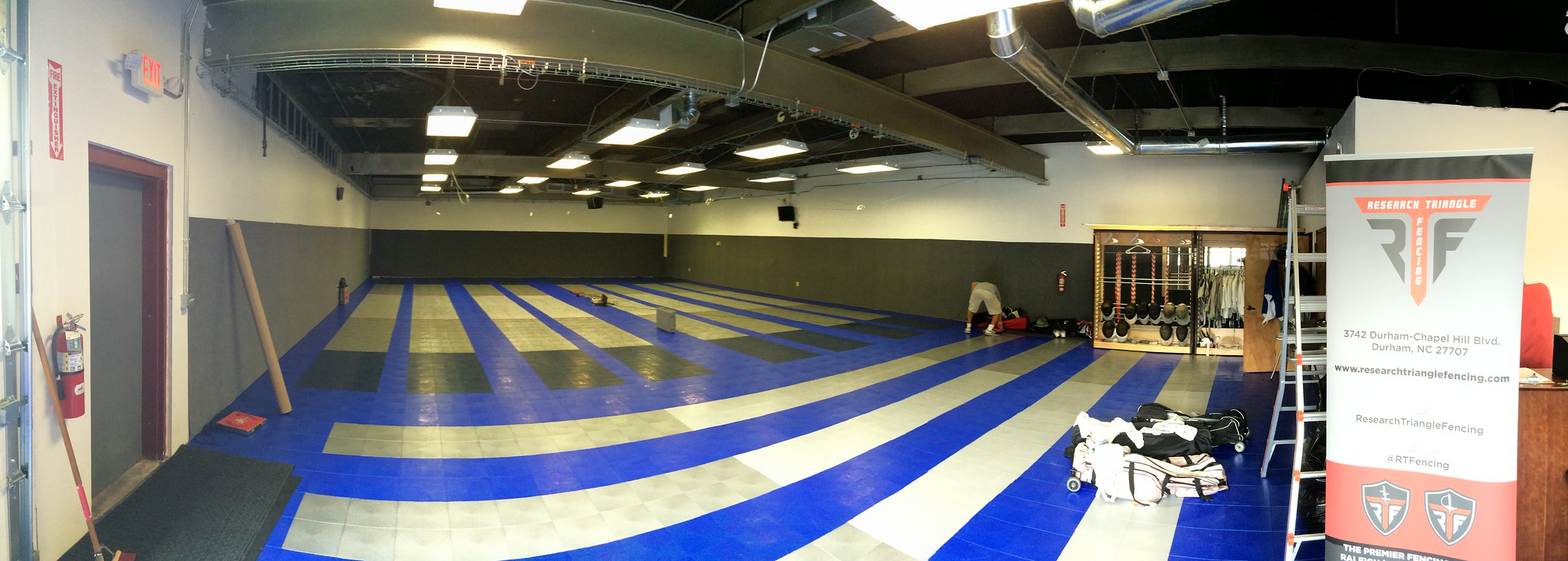 Main fencing floor